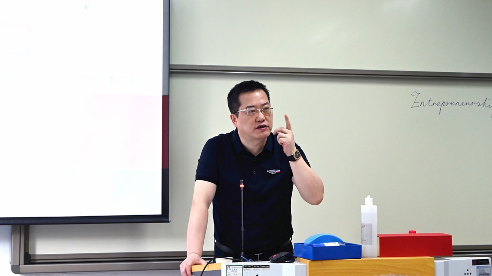 ���Ŷ��³��½�����������Ϊ�人��ѧ����ҵ����̳���ڿ�