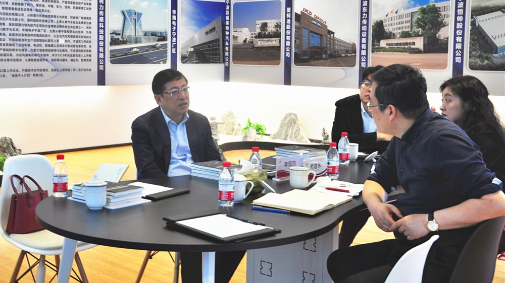 �����н�����ί����ǡ�������ί�����ڽ�һ�и�kb88ƽ̨���е���